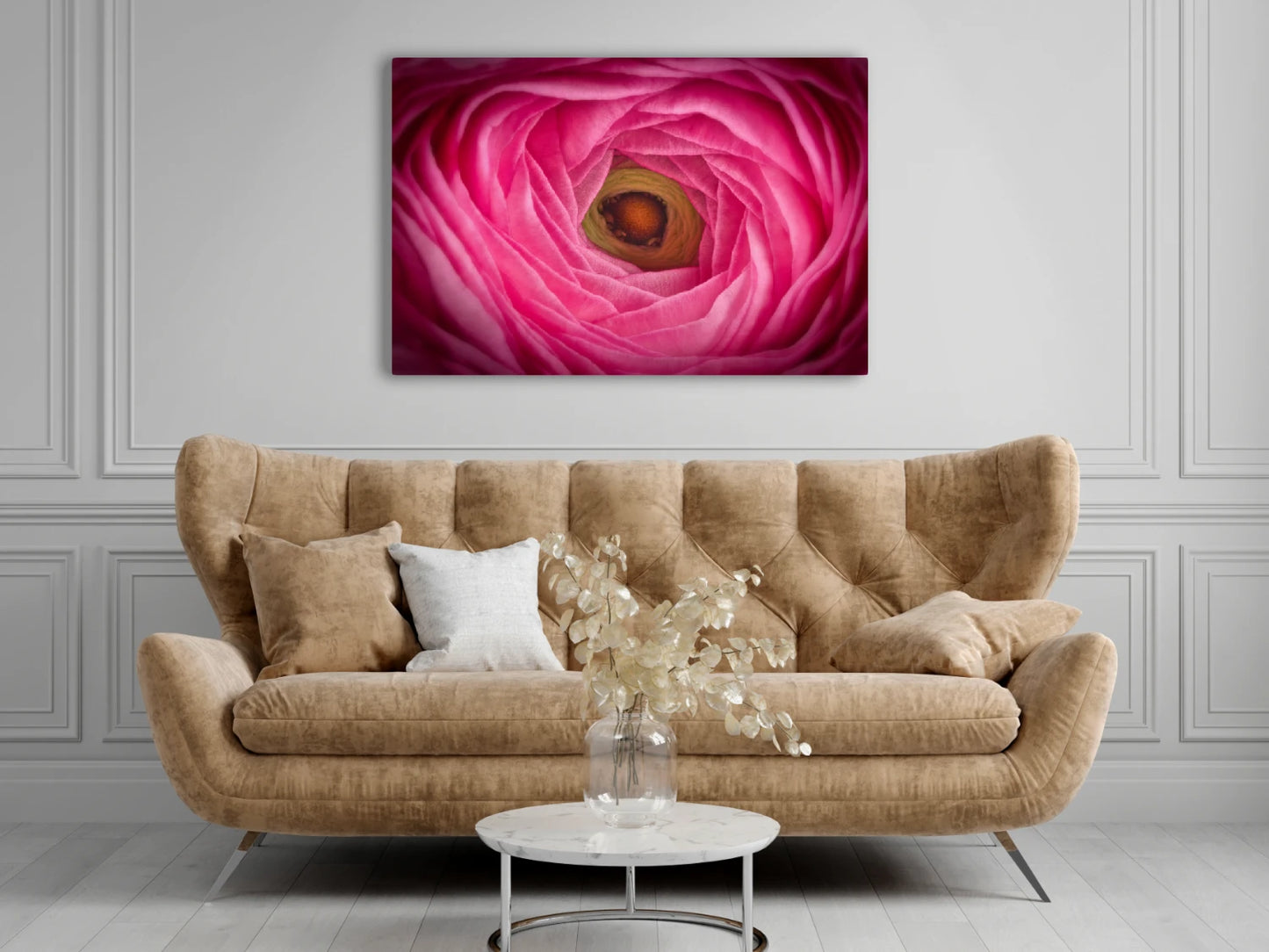 Großformatiges Blumen-Wandbild Auge in einem Wohnzimmer über der Couch