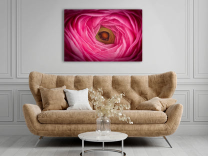 Großformatiges Blumen-Wandbild Auge in einem Wohnzimmer über der Couch