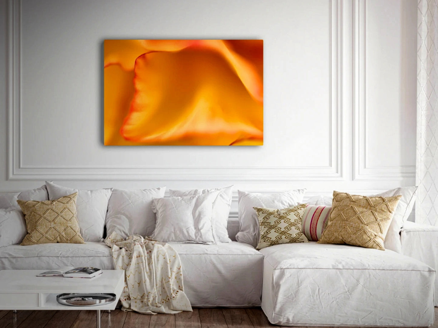 Großformatiges Blumen-Wandbild Düne in einem Wohnzimmer über dem Sofa