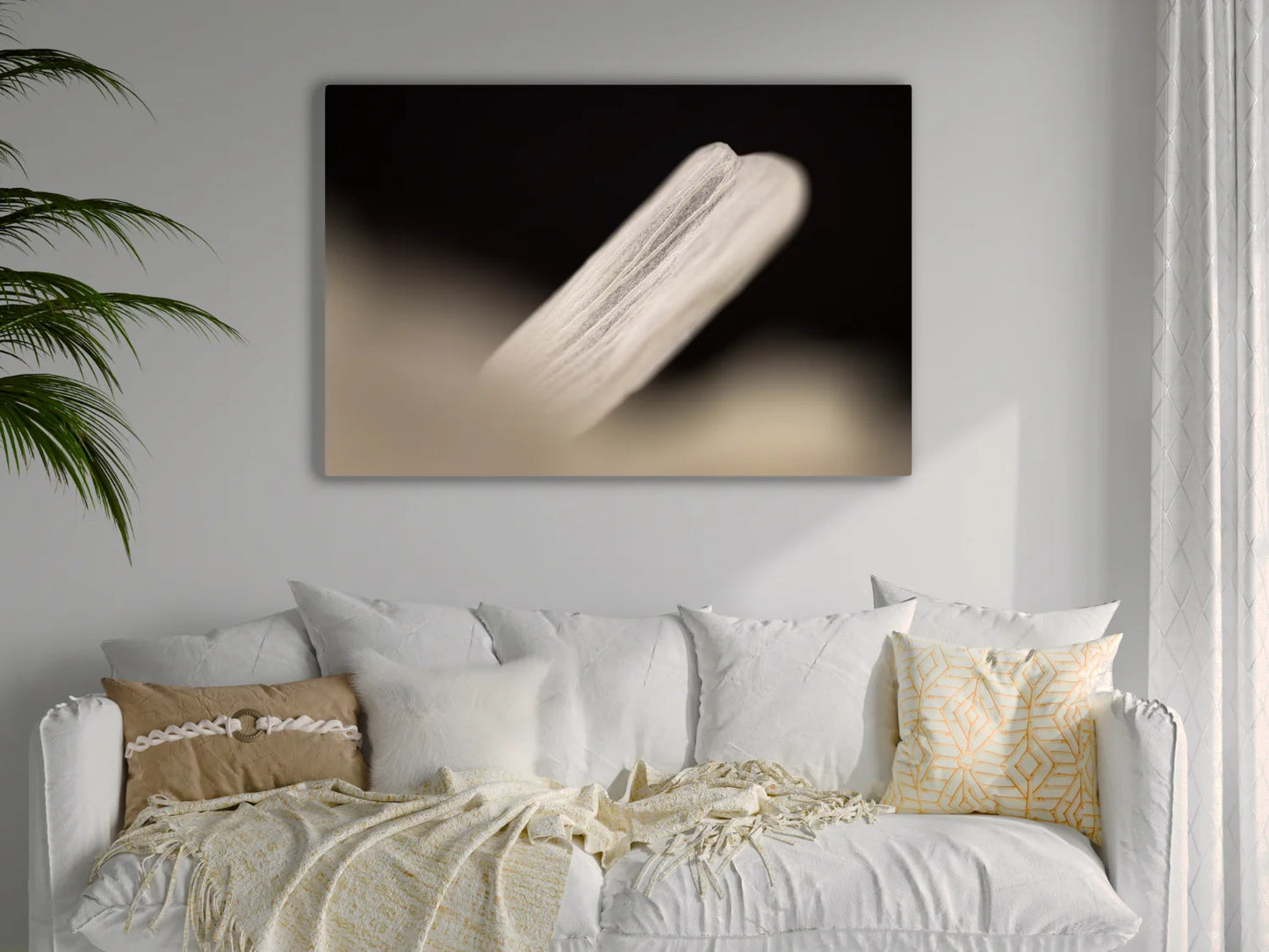 Großformatiges Blumen-Wandbild Flügel in einem Wohnzimmer über einer Couch