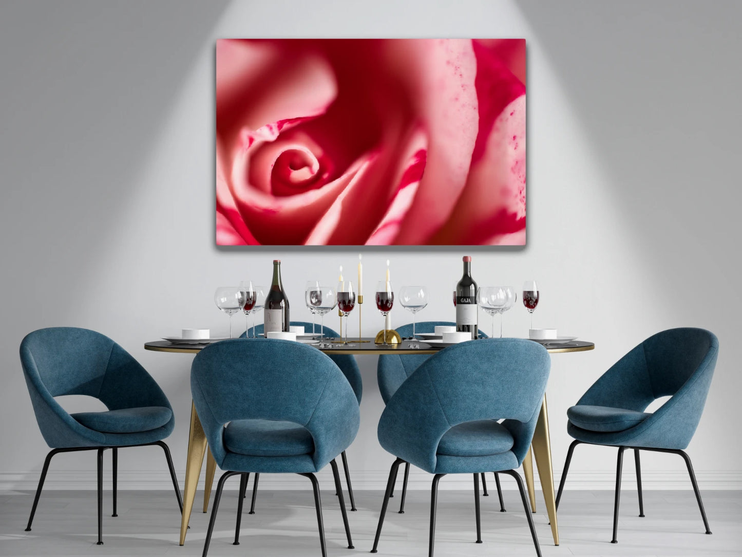 Großformatiges Blumen-Wandbild Rotweissblüte in einem Esszimmer über einem Tisch